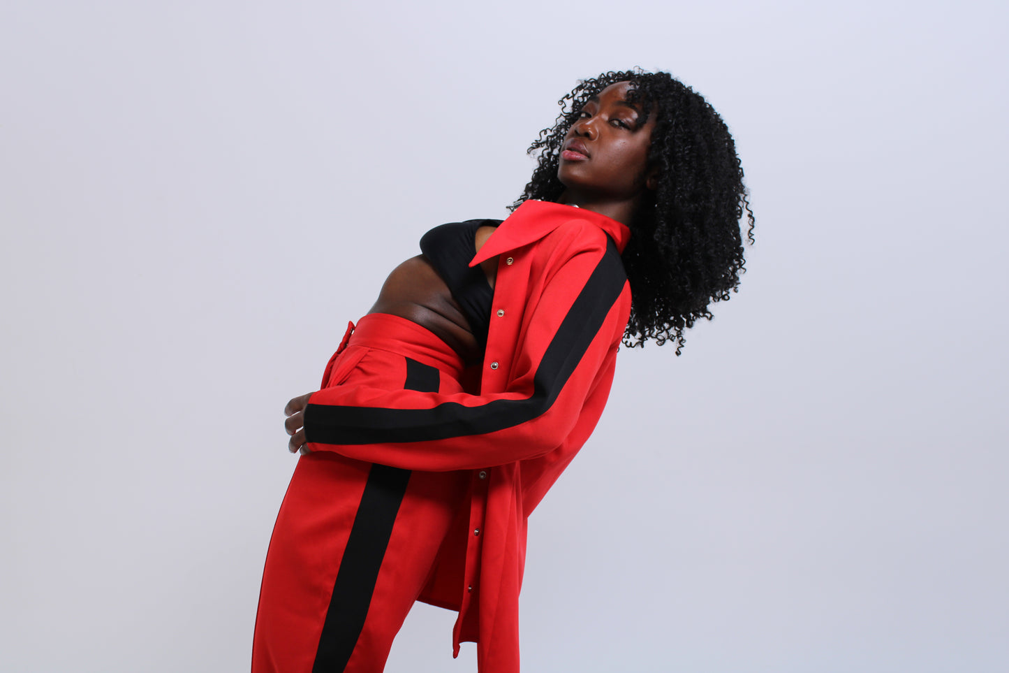 RED POINTED COLLAR BUTTON-UP